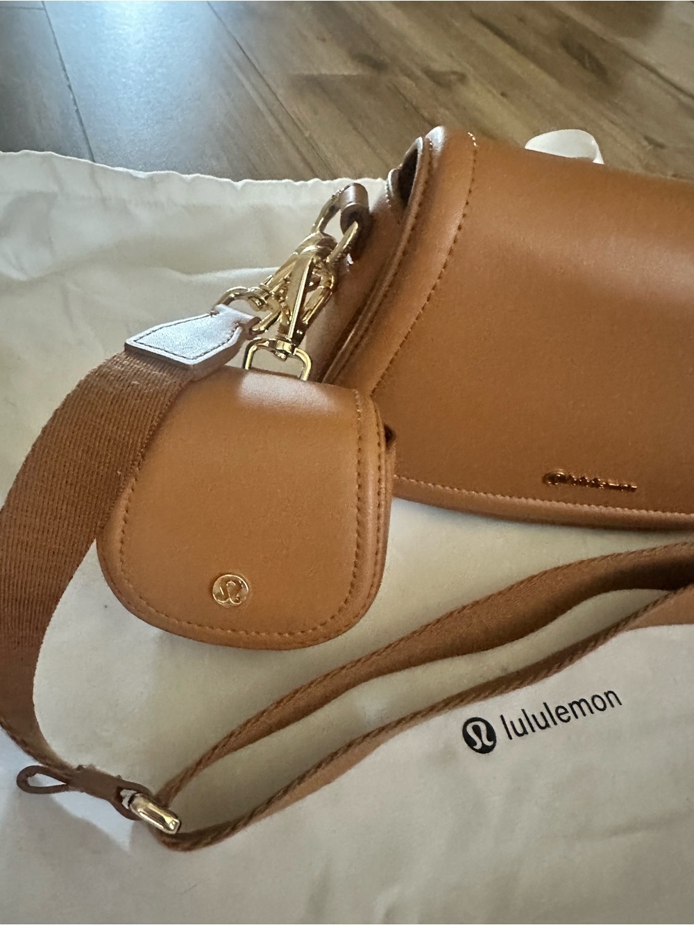 lululemon Tan Crossbody Bag with Matching Mini Pouch - Picture 3 of 3